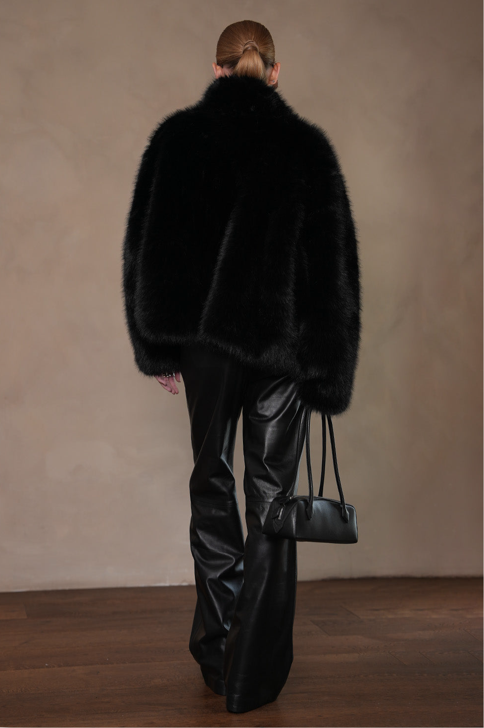 Jacqueline Faux Fur Coat - Black Blazer Parentezi