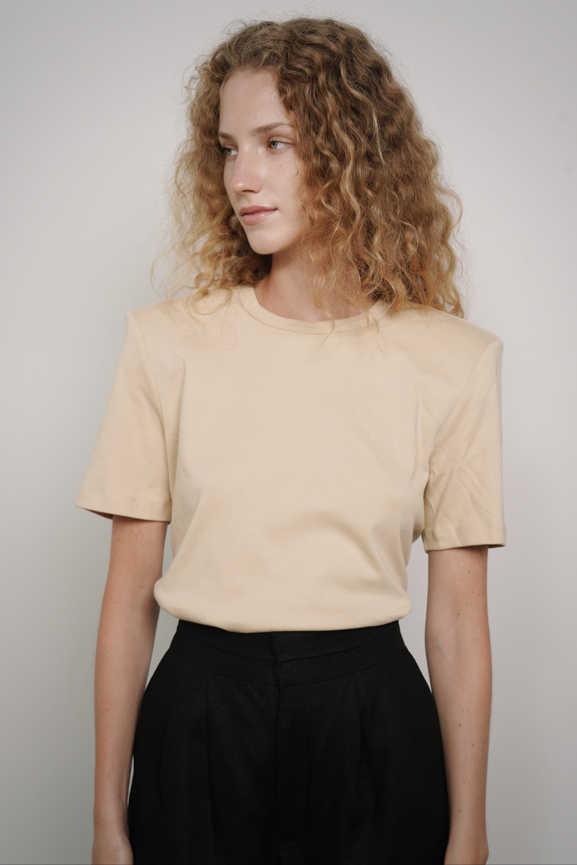 Shoulder Pad Tee - Camel Tops parentezi