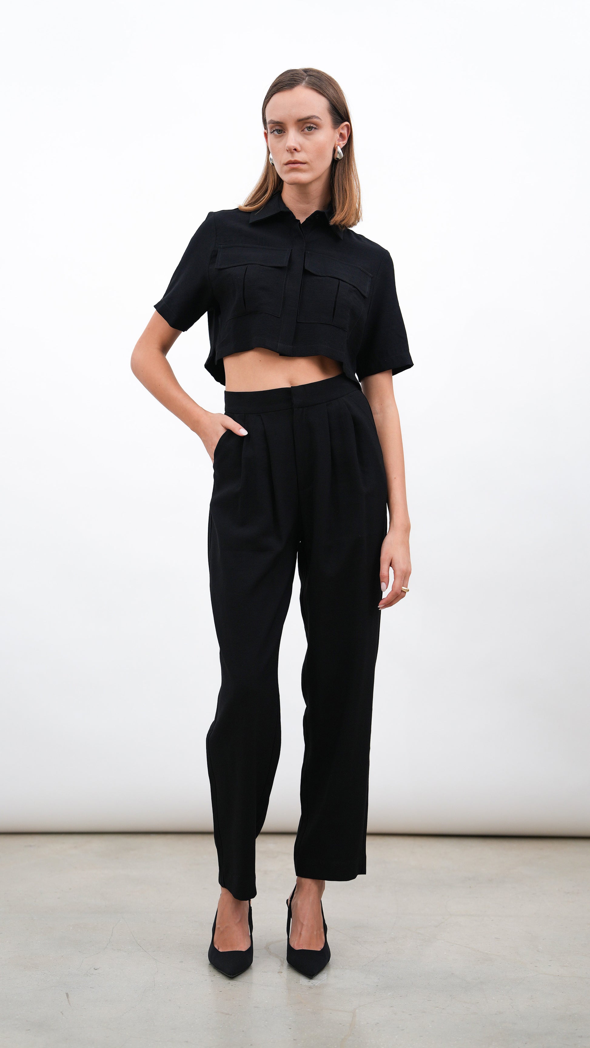 Valeria Cargo Crop - Black Tops parentezi