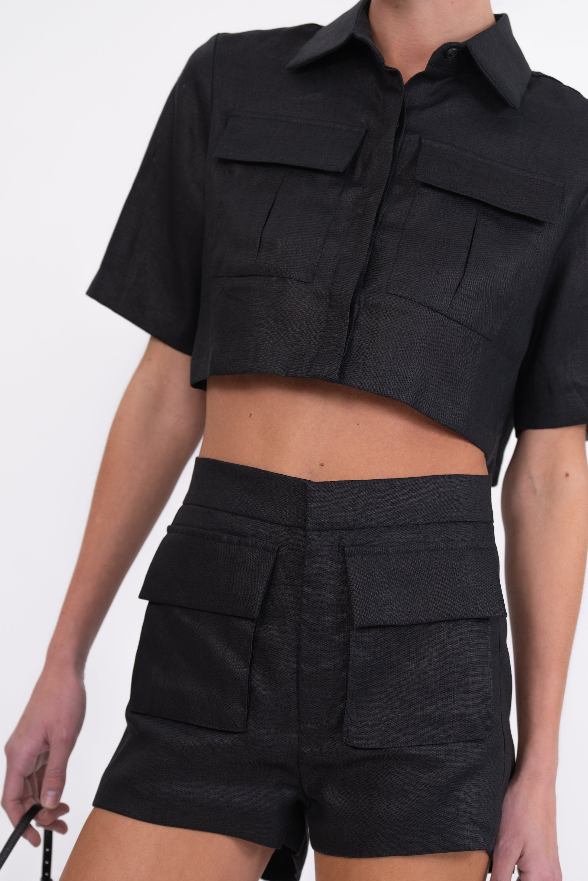 Valeria Cargo Crop - Black Tops parentezi
