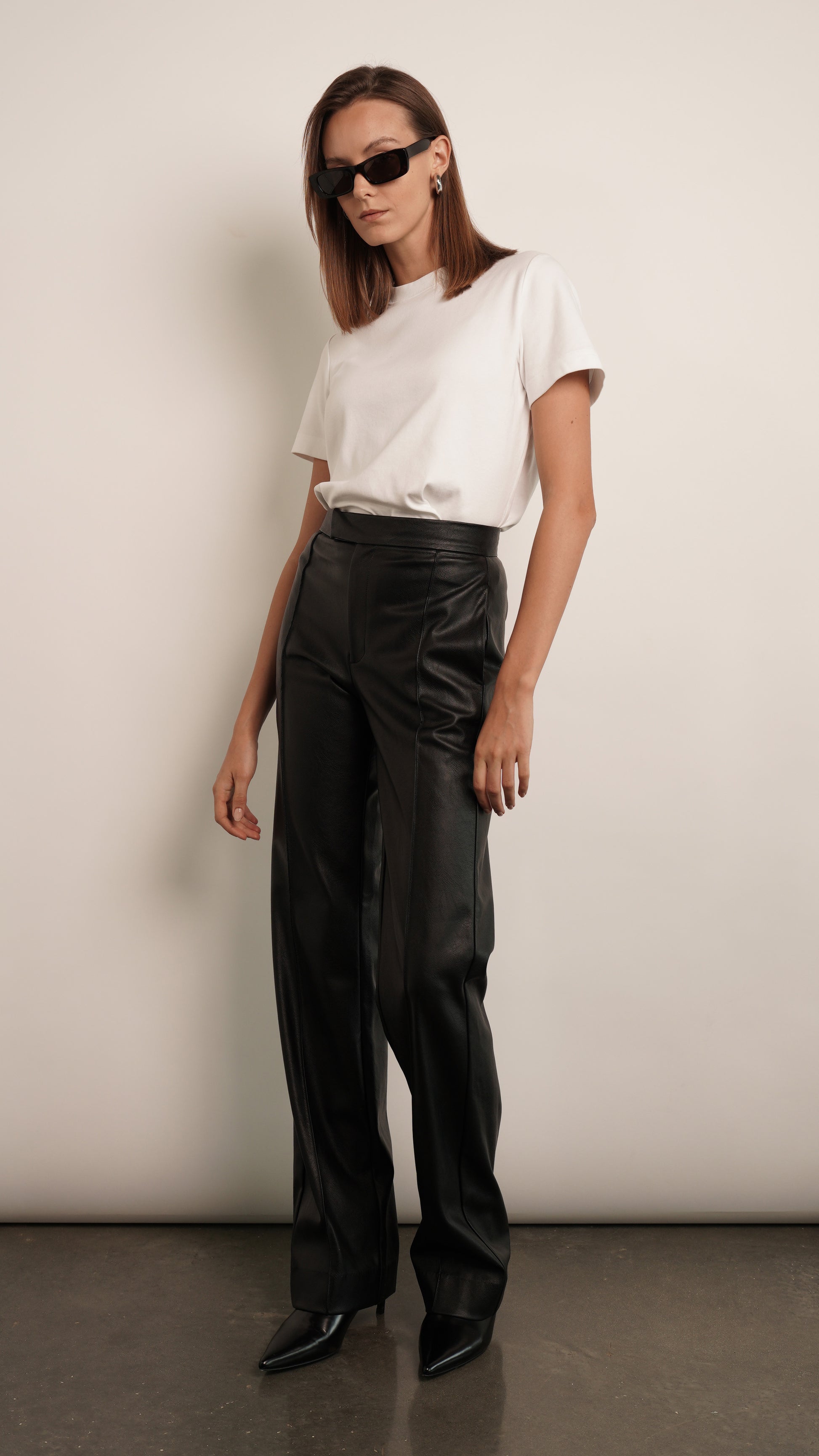 white tee / black leather pant Parentezi