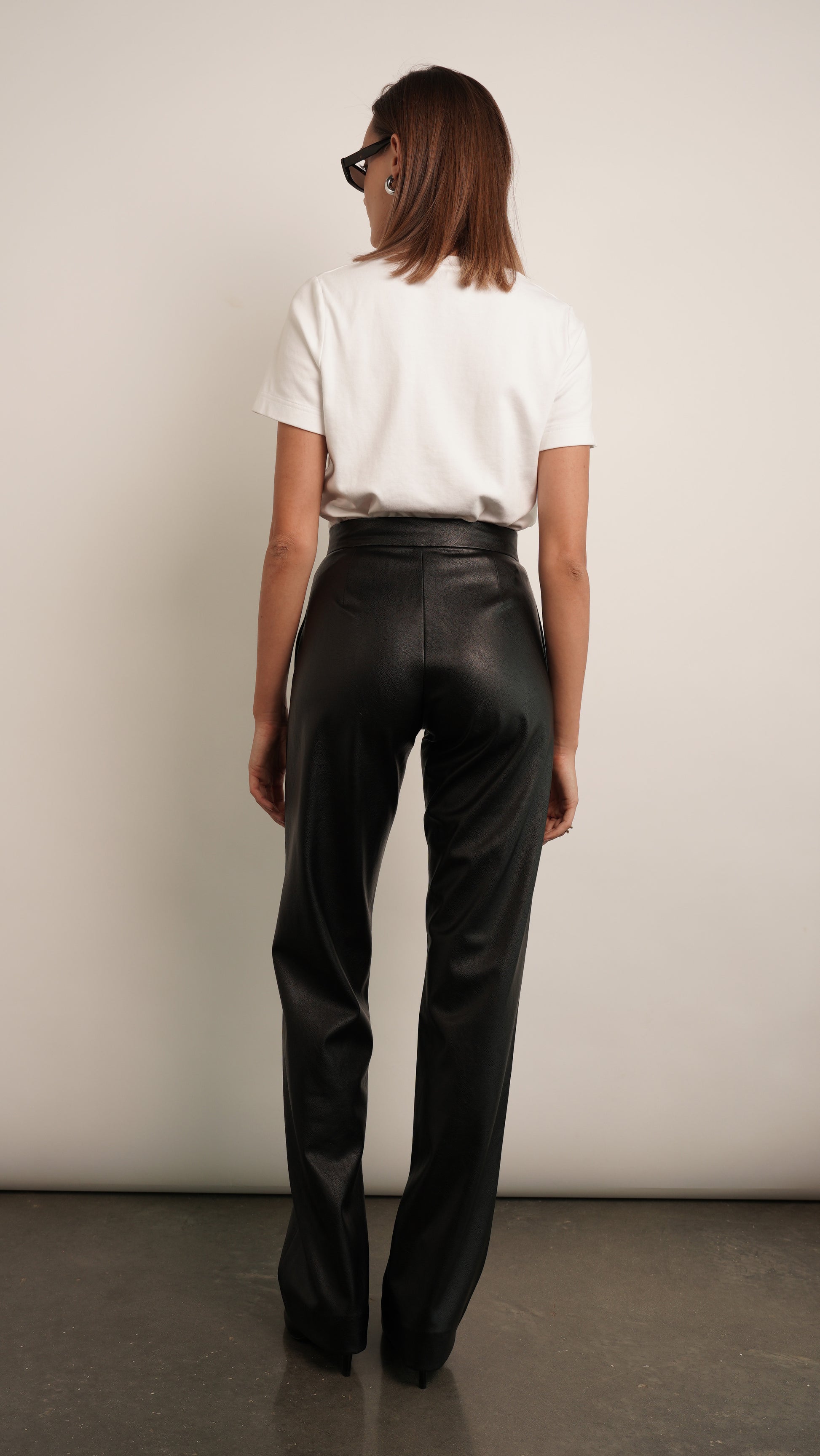 white tee / black leather pant Parentezi