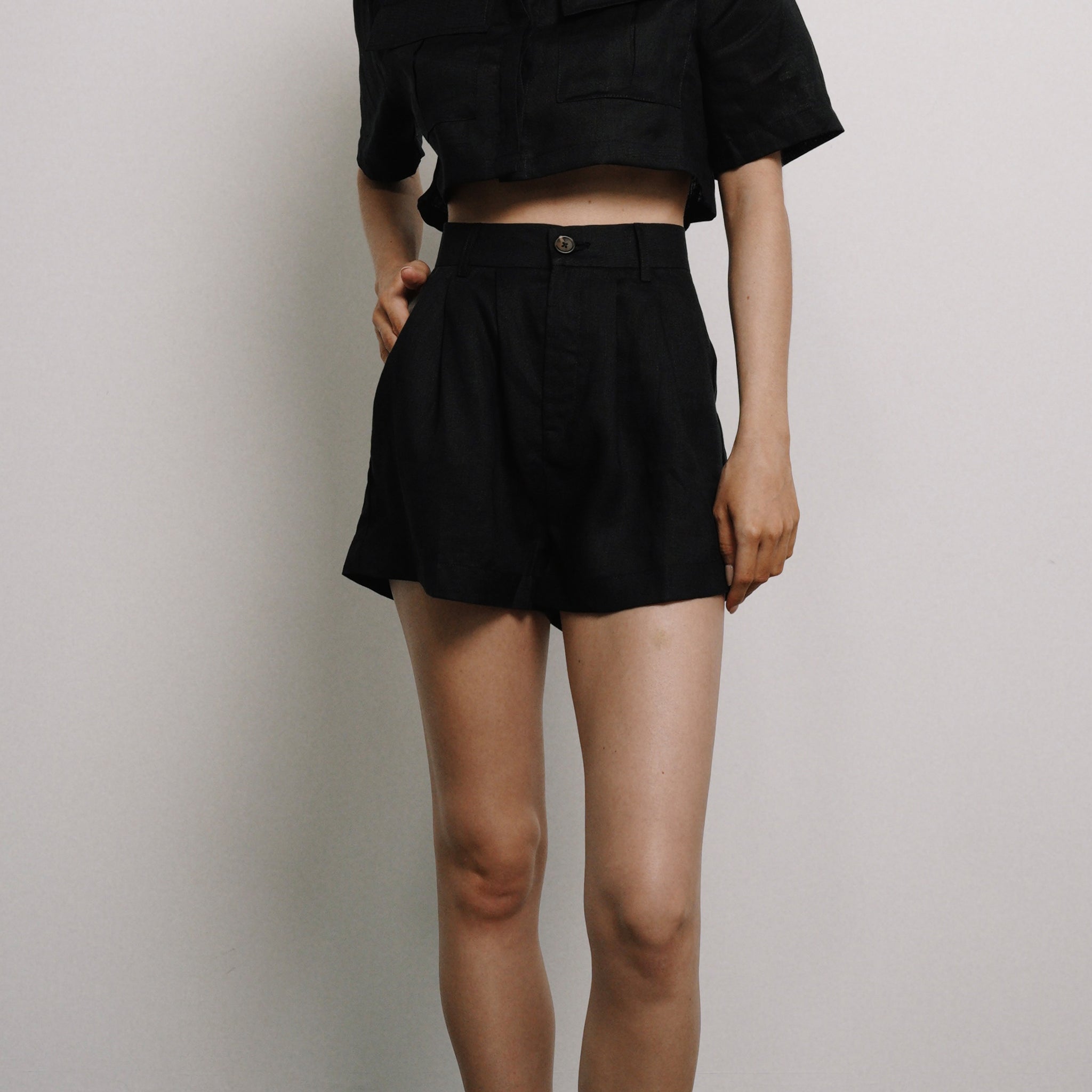 VALERIE CARGO CROP - BLACK