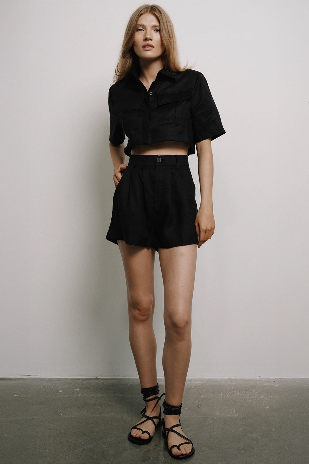 Valeria Cargo Crop - Black Tops parentezi