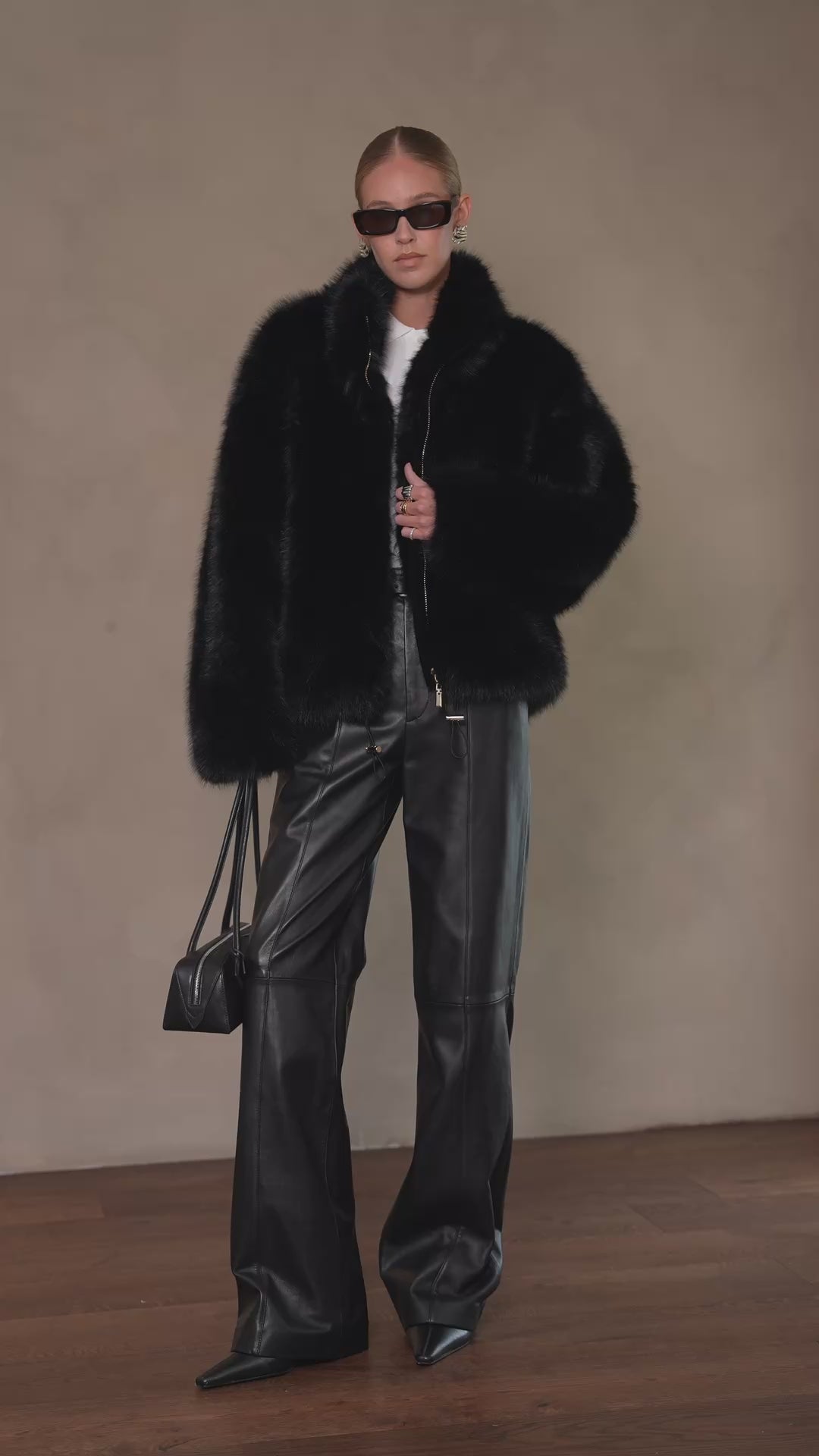 Jacqueline Faux Fur Coat - Black Blazer Parentezi